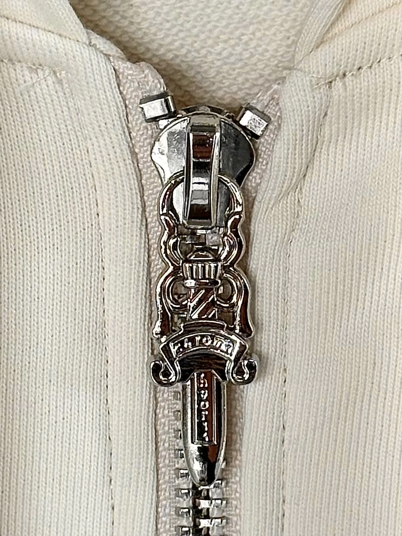 P390 [High Quality] Chrome Hearts Embroidered Horseshoe Rivets🪡+Watermark Letters‼ ️Hooded open-chest sweatshirt *Customized 420g terry cotton fabric, soft, skin-friendly and comfortable *Embroidery process: front horseshoe print + rivet embroidery *A very simple and elegant classic continuation. It is unparalleled in terms of upper body comfort, interpreting your luxury and taste, and creating your fashion style and charm. Three complete standards. Same style for men and women. 𝐂𝐎𝐋𝐎𝐔𝐑: black/light yellow 𝐒𝐈𝐙𝐄: S-XL